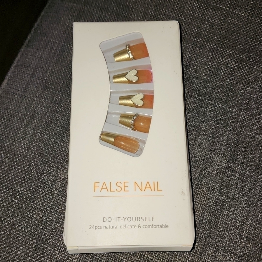 NWT 24 Pieces Glamorous False Nail